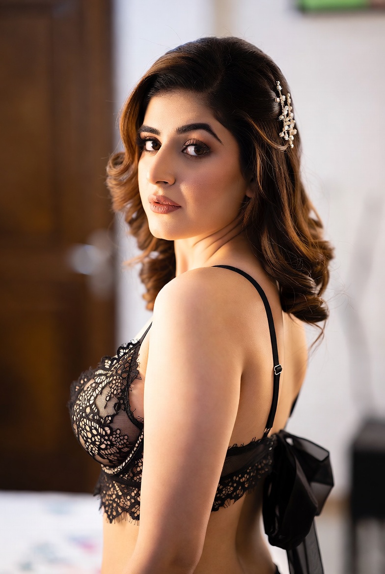 Ayesha Ghafoor — Pakistani model, Velvet Modeling, Pakistan modeling agency (Karachi, Lahore, Islamabad).