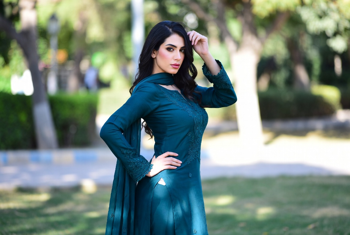Amina Rauf — Pakistani model testimonial, Velvet Modeling — Pakistani female models & Pakistan modeling agency (Karachi, Lahore, Islamabad). 1.