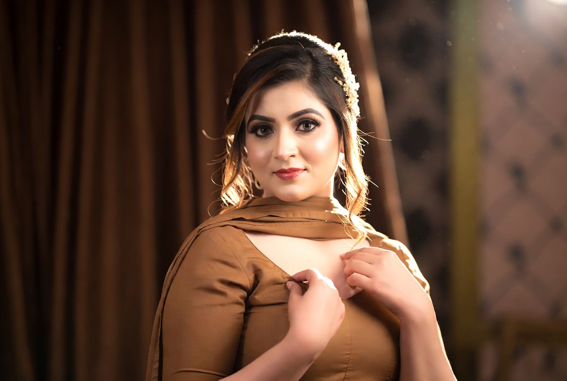 Velvet Modeling — Pakistani female models & Pakistan modeling agency (Karachi, Lahore, Islamabad). Hero marquee up 3.