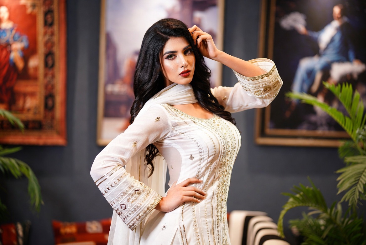 Velvet Modeling — Pakistani female models & Pakistan modeling agency (Karachi, Lahore, Islamabad). Hero marquee up 1.