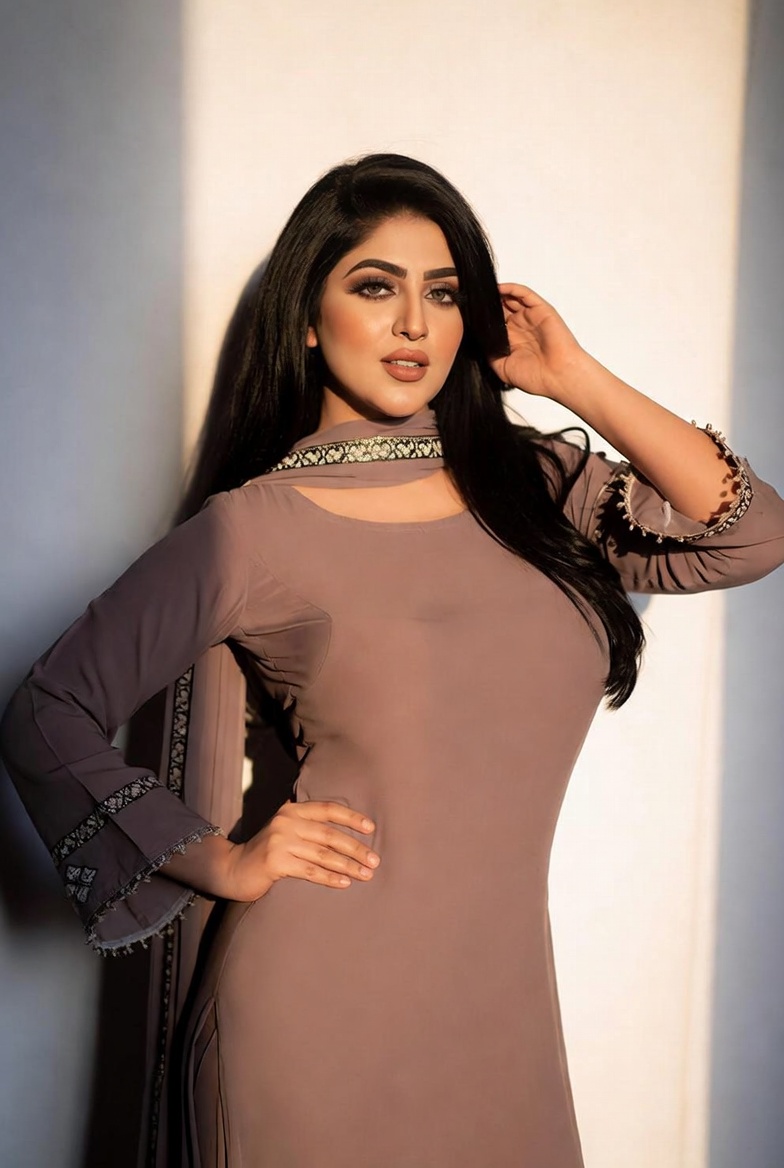 Velvet Modeling — Pakistani female models & Pakistan modeling agency (Karachi, Lahore, Islamabad). Gallery filmstrip 1.