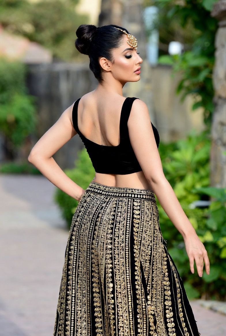 Velvet Modeling — Pakistani female models & Pakistan modeling agency (Karachi, Lahore, Islamabad). Hero marquee up 10.