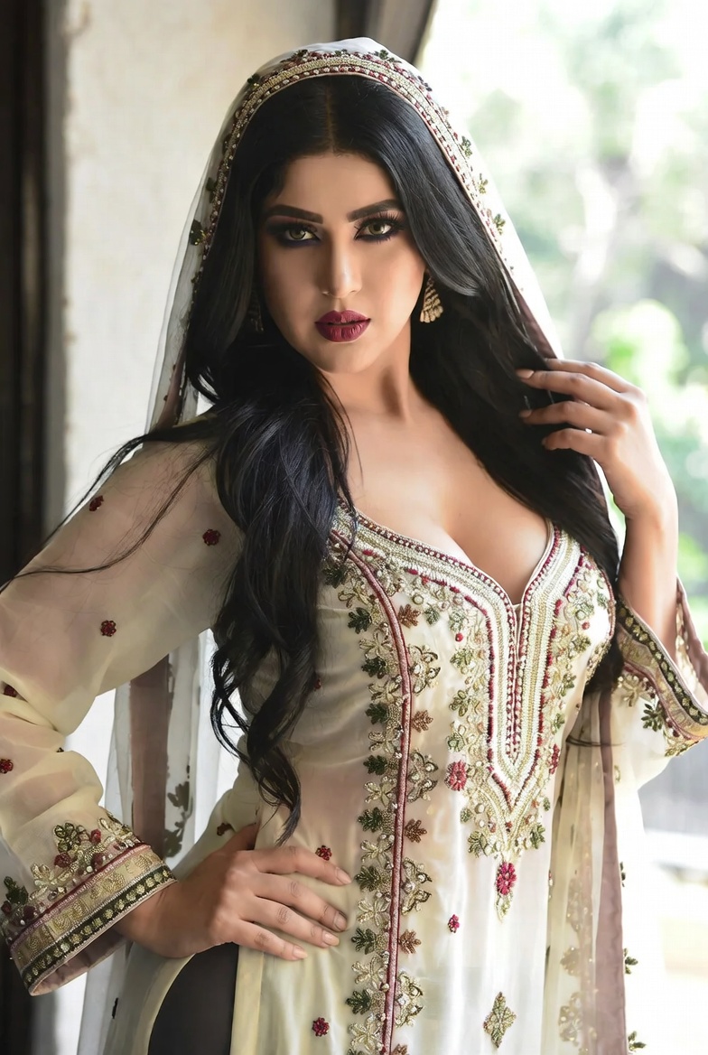 Kinza Tariq — Pakistani model, Velvet Modeling, Pakistan modeling agency (Karachi, Lahore, Islamabad).
