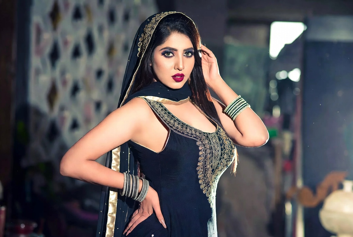 Velvet Modeling — Pakistani female models & Pakistan modeling agency (Karachi, Lahore, Islamabad). Hero marquee up 10.