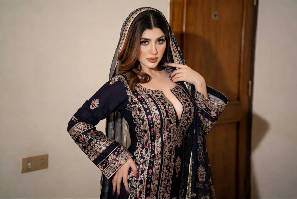 Eman Tahir — Pakistani model, Velvet Modeling, Pakistan modeling agency (Karachi, Lahore, Islamabad).