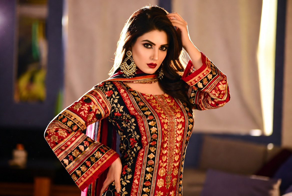 Velvet Modeling — Pakistani female models & Pakistan modeling agency (Karachi, Lahore, Islamabad). Hero marquee up 3.