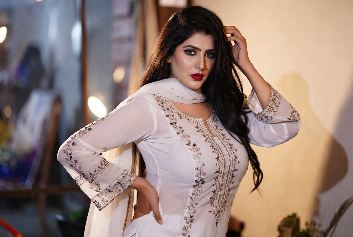 Velvet Modeling — Pakistani female models & Pakistan modeling agency (Karachi, Lahore, Islamabad). Gallery triptych 2.