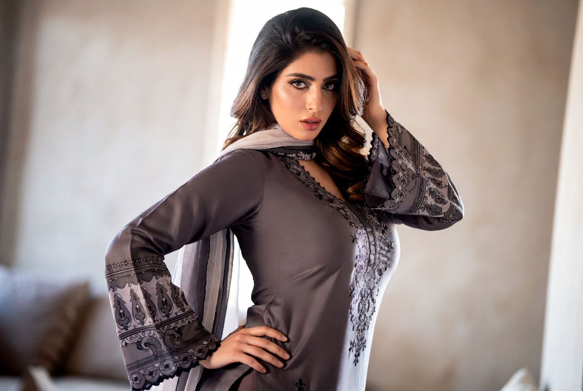 Velvet Modeling — Pakistani female models & Pakistan modeling agency (Karachi, Lahore, Islamabad). Hero marquee up 3.