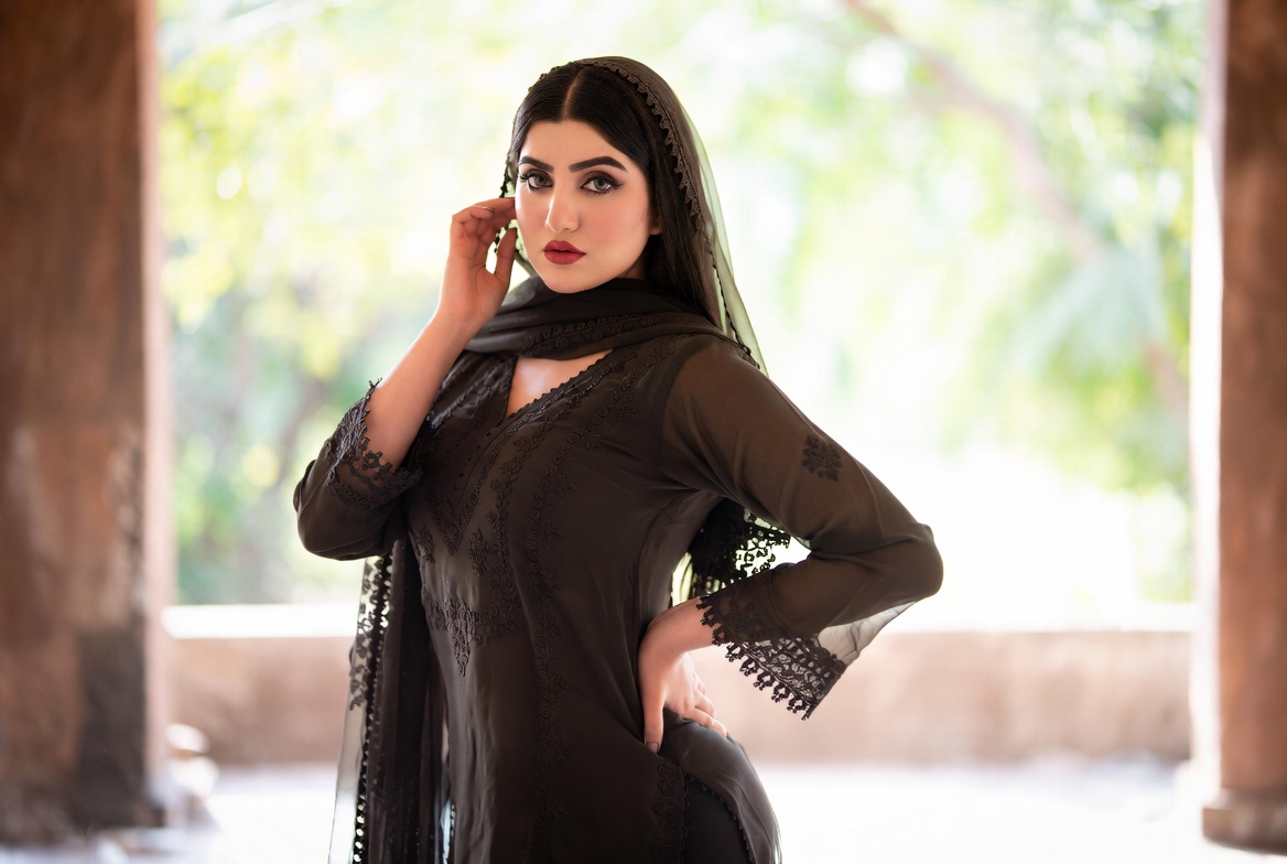 Velvet Modeling — Pakistani female models & Pakistan modeling agency (Karachi, Lahore, Islamabad). Gallery triptych 3.
