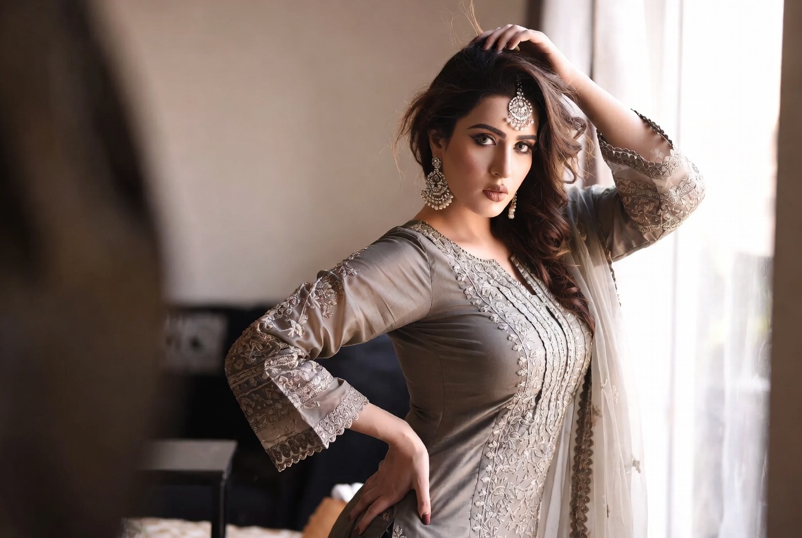 Velvet Modeling — Pakistani female models & Pakistan modeling agency (Karachi, Lahore, Islamabad). Gallery filmstrip 4.