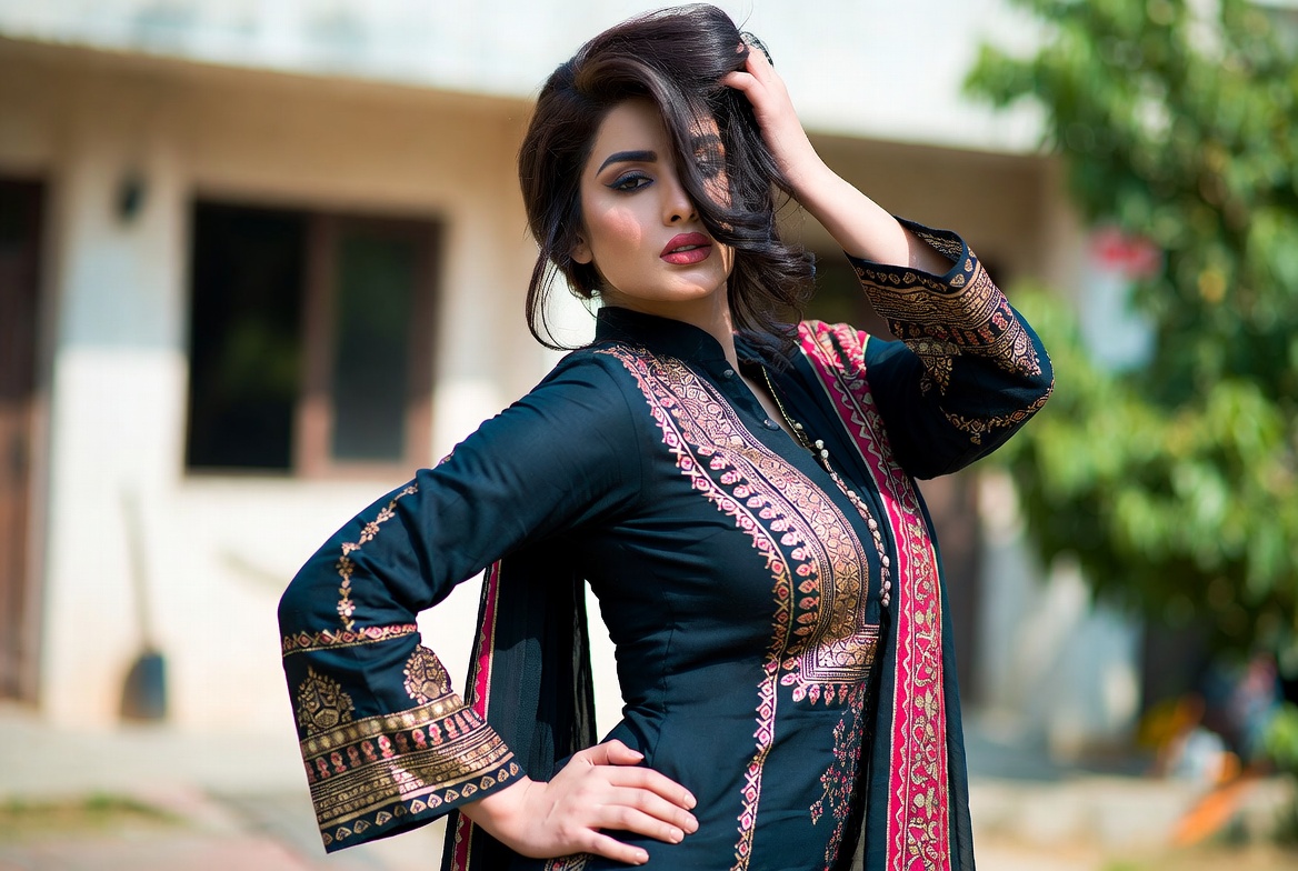 Zara Hussain — Pakistani model, Velvet Modeling, Pakistan modeling agency (Karachi, Lahore, Islamabad).