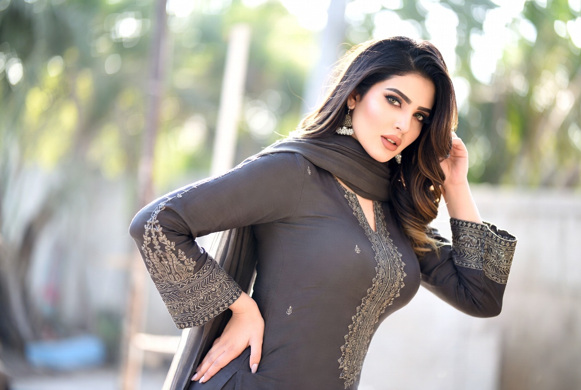 Velvet Modeling — Pakistani female models & Pakistan modeling agency (Karachi, Lahore, Islamabad). Hero marquee down 6.