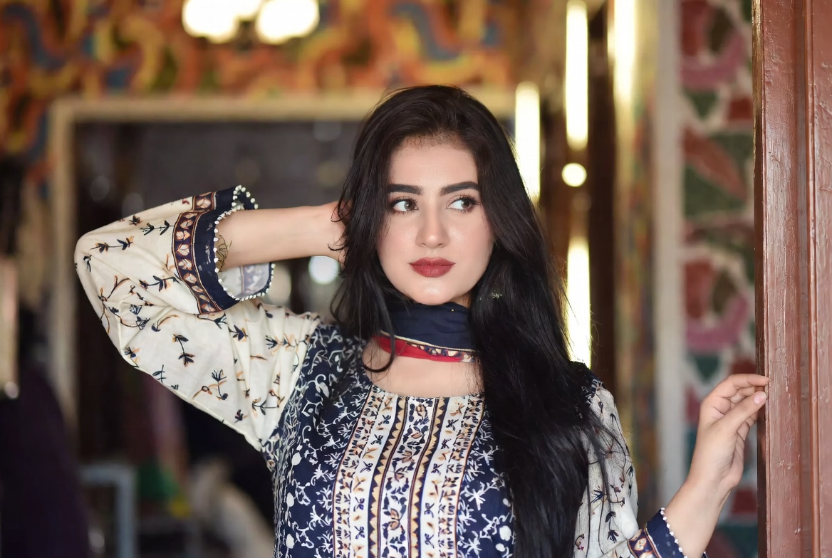 Velvet Modeling — Pakistani female models & Pakistan modeling agency (Karachi, Lahore, Islamabad). Hero marquee down 9.