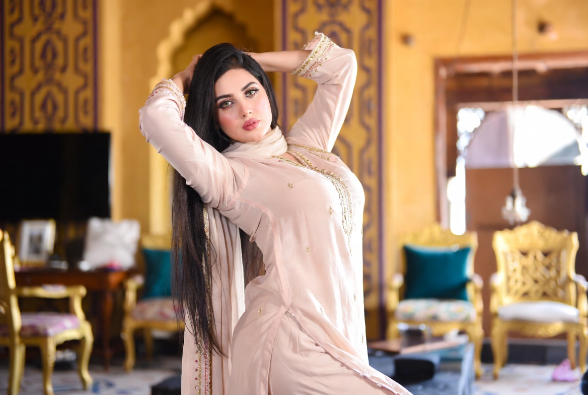 Velvet Modeling — Pakistani female models & Pakistan modeling agency (Karachi, Lahore, Islamabad). Hero marquee up 4.