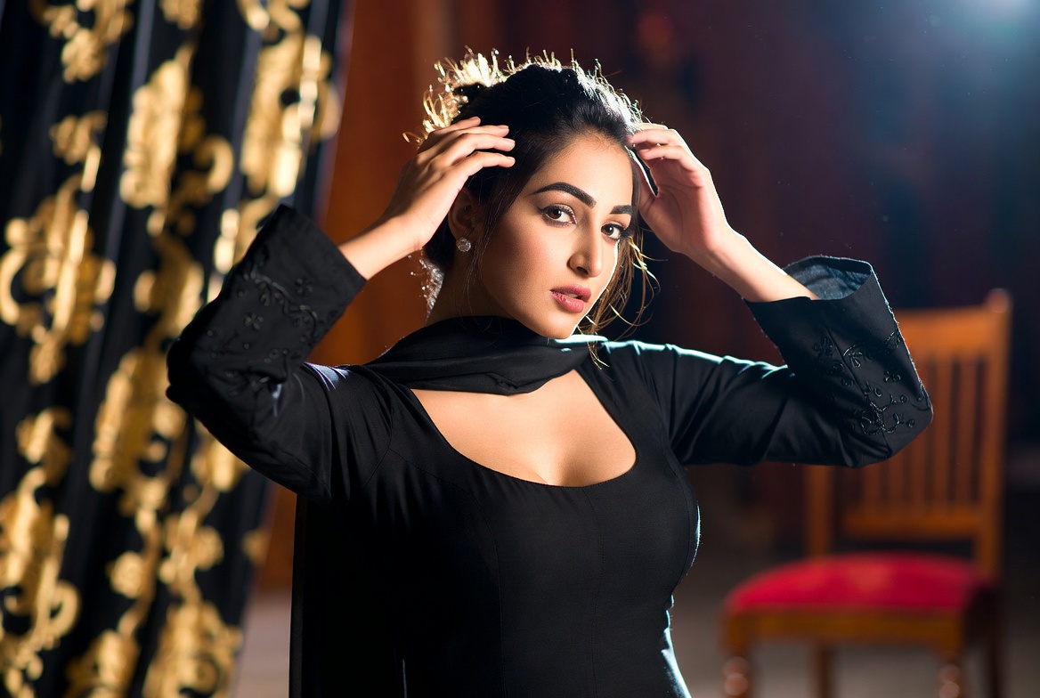 Velvet Modeling — Pakistani female models & Pakistan modeling agency (Karachi, Lahore, Islamabad). Hero marquee up 6.
